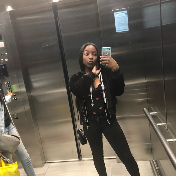 Meet your Posher, Joi - Picture 1 of 1